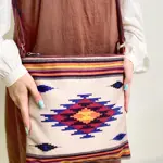 Kabelka Taystra Ornament na béžovém pozadí