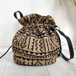 Dámská kabelka torba Ornament na hnědém pozadí