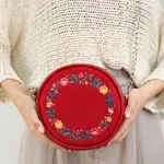 Kabelka tablet Věnec z květin (červené pozadí)