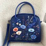  Kabelka s potiskem Oxford Luční květiny na modrém pozadí