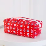 Kosmetická taška Pusheen – stylová a prostorná taštička na kosmetiku Květiny na červném pozadí