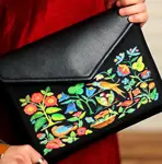 Dámský klutch konvert – elegantní sametová kabelka s potiskem Pták v květinách