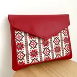 Dámský klutch konvert – elegantní sametová kabelka s potiskem Ornament červená