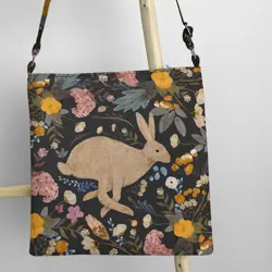 Kabelka Taystra  Zajíc mezi květinami
