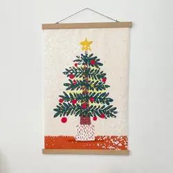 Látkový plakát na zeď Vánoční stromeček s červenými koulemi