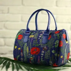 Dámská kabelka Barrel – textilní potisk máky na modrém pozadí