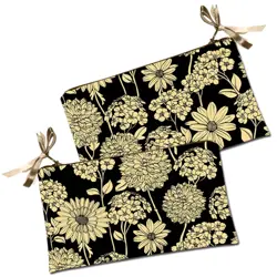 Kosmetická taška MINI – malá látková taštička s potiskem květy na černém pozadí