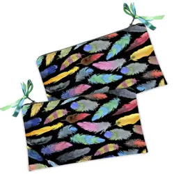 Kosmetická taška MINI – malá látková taštička s potiskem peří na černém pozadíí