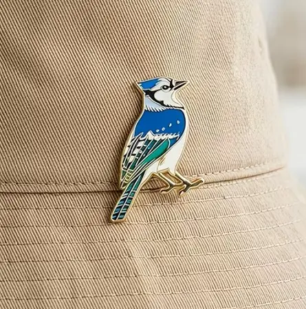 Smaltovaný pin Sojka modrá , velikost: 3 × 3 cm