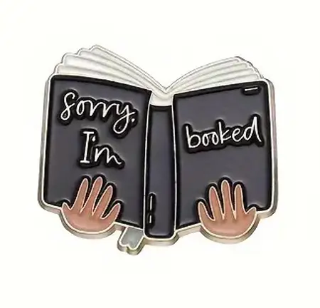 Odznak i'm booked smaltovaný připínáček