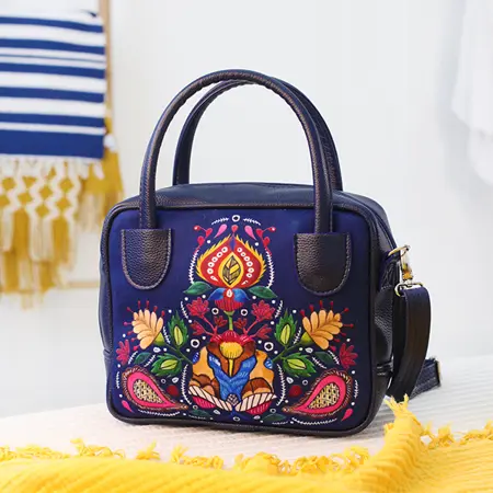 Dámská kabelka Kitto – sametový potisk Zázrak na modrém pozadí