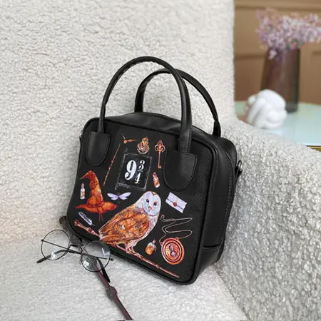 Dámská kabelka Kitto – sametový potisk harry potter