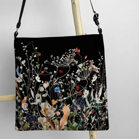 Kabelka Taystra V terénu...