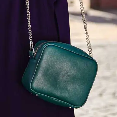 Kabelka na řetízku Cherie tmavě zelená