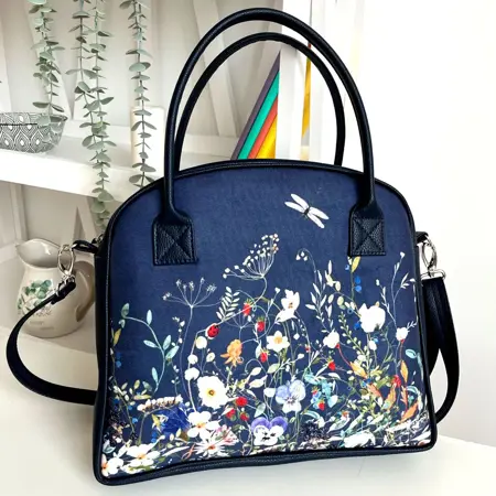  Kabelka s potiskem Oxford Květiny na modrém pozadí