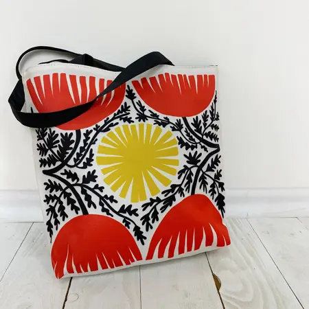 Textilní taška Tenderness Červená rue – stylový shopper na zip