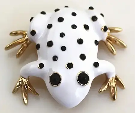 Brož ve tvaru žáby – kov a smalt, bílo-černá se zlatými detaily