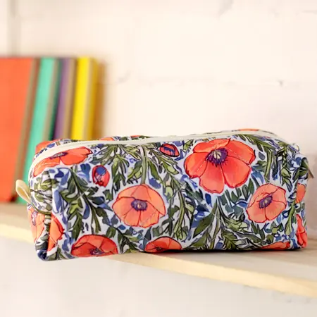 Kosmetická taška Pusheen – stylová a prostorná taštička na kosmetiku Máky