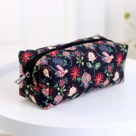 Kosmetická taška Pusheen – stylová a prostorná taštička na kosmetiku Květiny a ptáčci