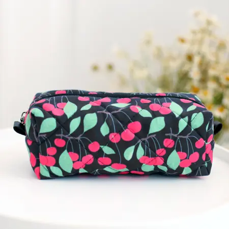 Kosmetická taška Pusheen – stylová a prostorná taštička na kosmetiku Cherry