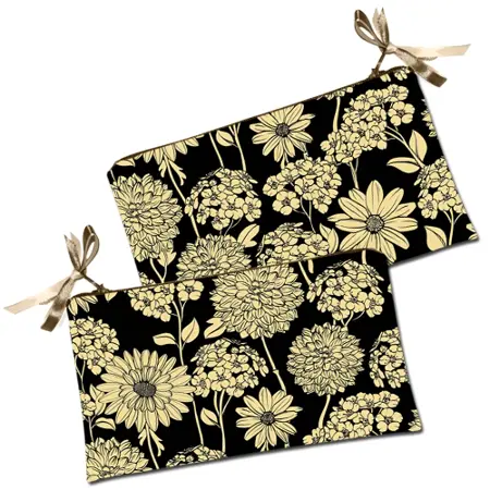 Kosmetická taška MINI – malá látková taštička s potiskem květy na černém pozadí