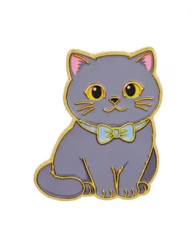 Smaltovaný pin Šedá kočka s mašlí