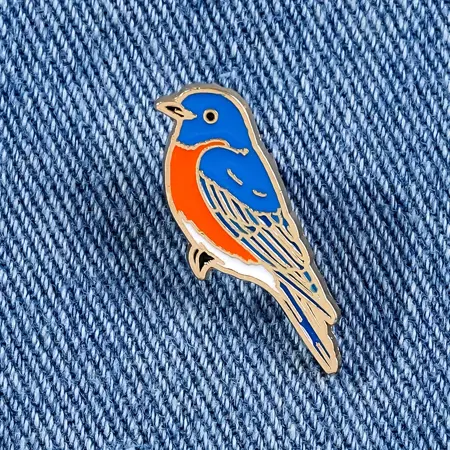 Pěnkava obecná — pin, velikost: 3 × 1,1 cm