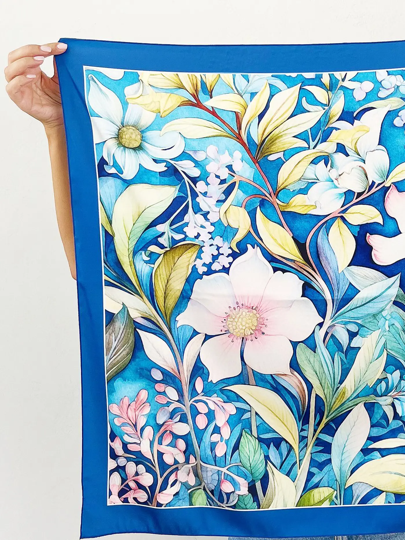 Elegantní šátek z hedvábí Armani Květinová elegance 68 × 68 cm – ruční výroba  - fotografie 2