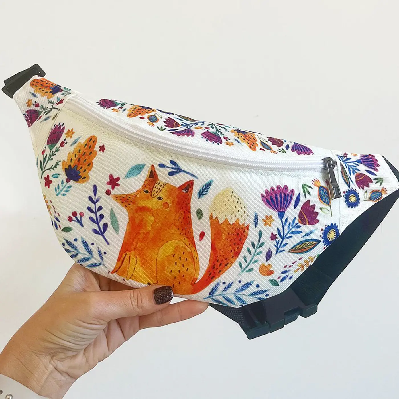 Ledvinka BUMBAG Liška a květiny na bílém pozadí - fotografie 2