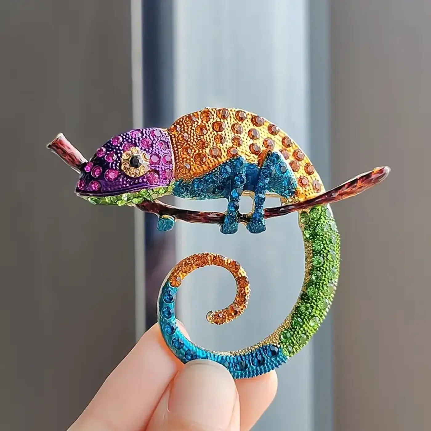 brož chameleon barevný - fotografie 2