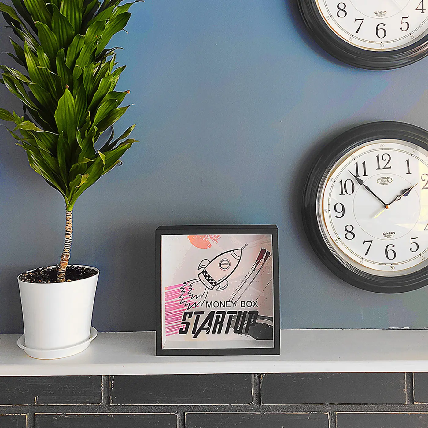 Dřevěná pokladnička na peníze money box startup - fotografie 2