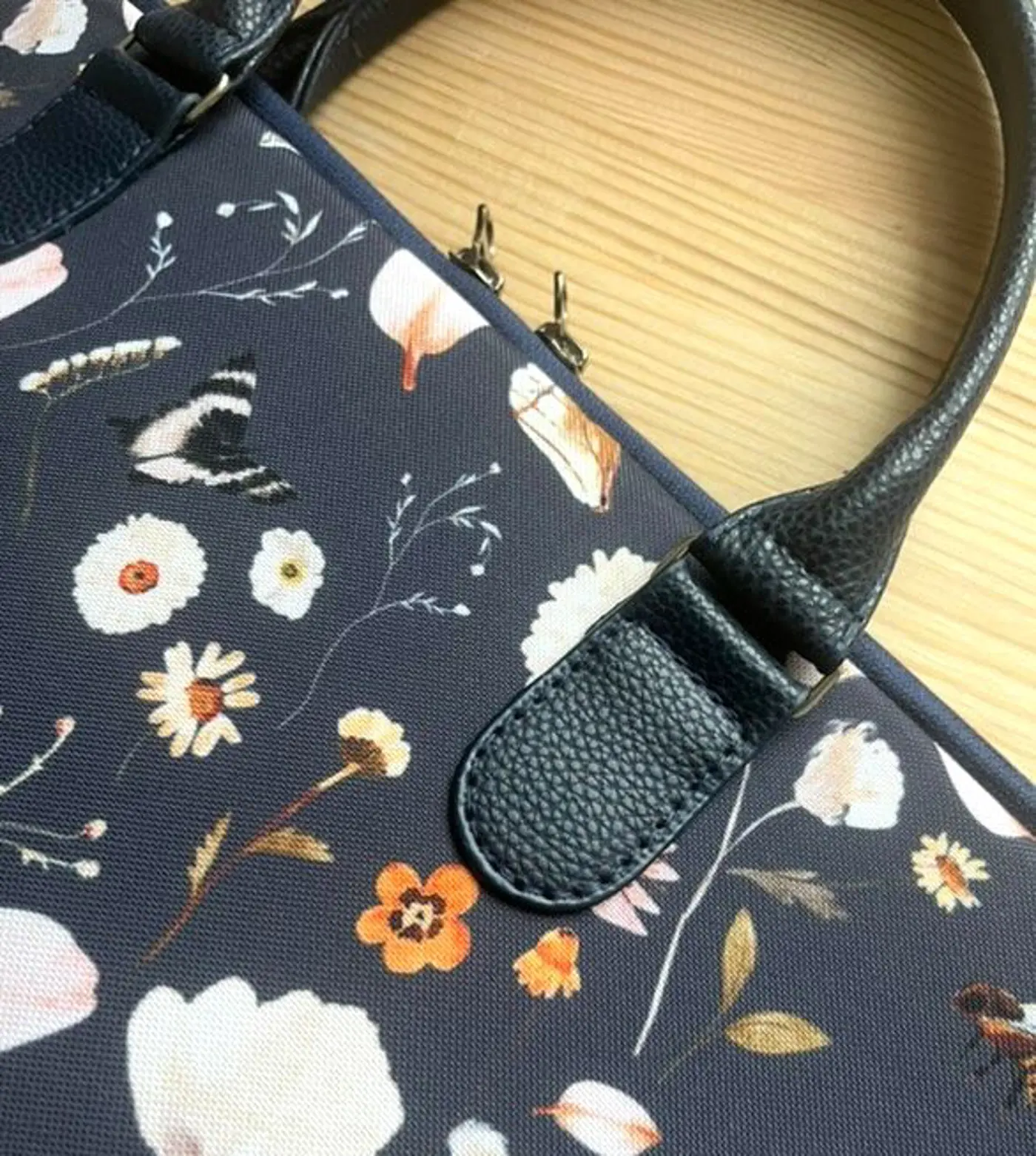 Taška Sakvoyage na notebook Motýli mezi květinami - fotografie 3
