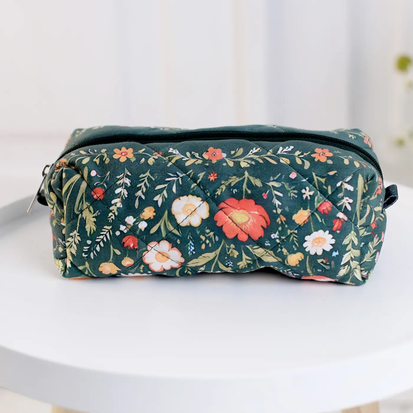 Kosmetická taška Pusheen – stylová a prostorná taštička na kosmetiku Wildflowers - fotografie 1