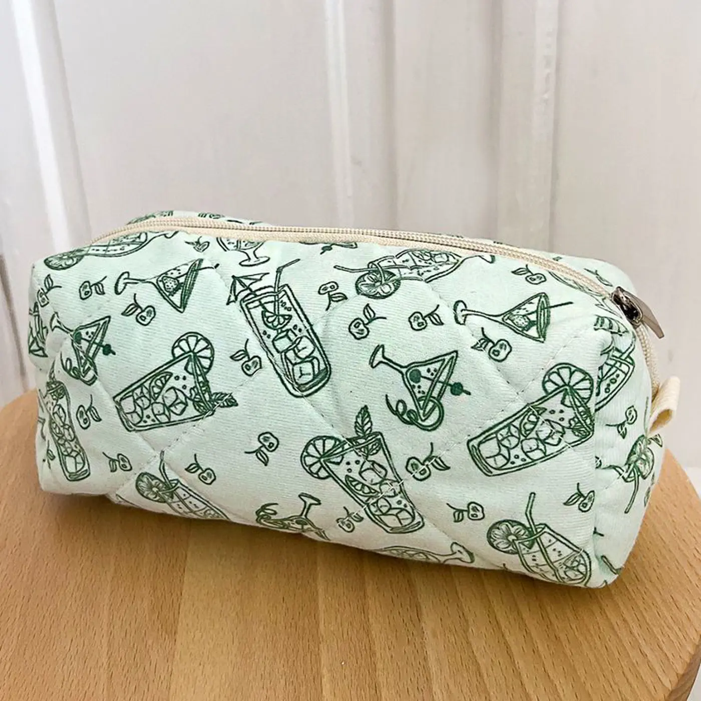 Kosmetická taška Pusheen – stylová a prostorná taštička na kosmetiku koktejly  - fotografie 1