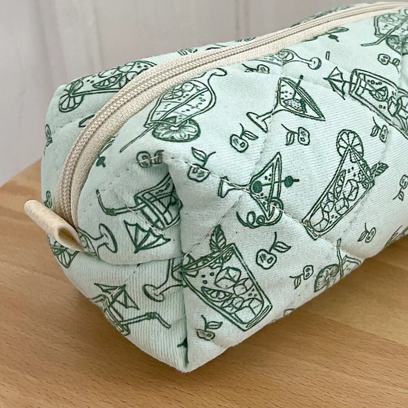 Kosmetická taška Pusheen – stylová a prostorná taštička na kosmetiku koktejly  - fotografie 2